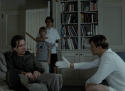 George (Tim Roth), Sohn Georgie (Devon Gearhart) , Peter (Brady Corbet), Paul (Michael Pitt) - Funny Games U.S.