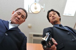 tomo (Takeshi Kitano), Mizuno (Kippei Shna) (Bildmaterial  Capelight) - Outrage