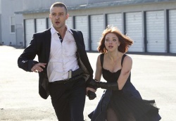 Will Salas (Justin Timberlake) mit seiner "Geisel" Sylvia Weis (Amanda Seyfried) - In Time