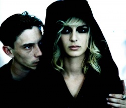 Dragon (Swann Arlaud), Audrey (Louise Bourgoin) - Black Heaven