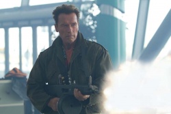 "ich bin zurück" - Trench (Arnold Schwarzenegger) - © 20th Century Fox - The Expendables 2