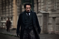 Edgar Allan Poe (John Cusack) - The Raven - Prophet des Teufels