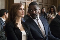 Molly Bloom (Jessica Chastain) und ihr Anwalt Charlie Jaffey (Idris Elba) - Molly's Game – Alles auf eine Karte