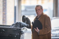 Leslie (Tom Wilkinson) - Dead In A Week (oder Geld zurck)