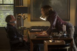 Riley North (Jennifer Garner) stellt Richter Stevens (Jeff Harlan) <small>(Bildmaterial: © Universum Film GmbH)</small> - Peppermint - Angel of Vengeance